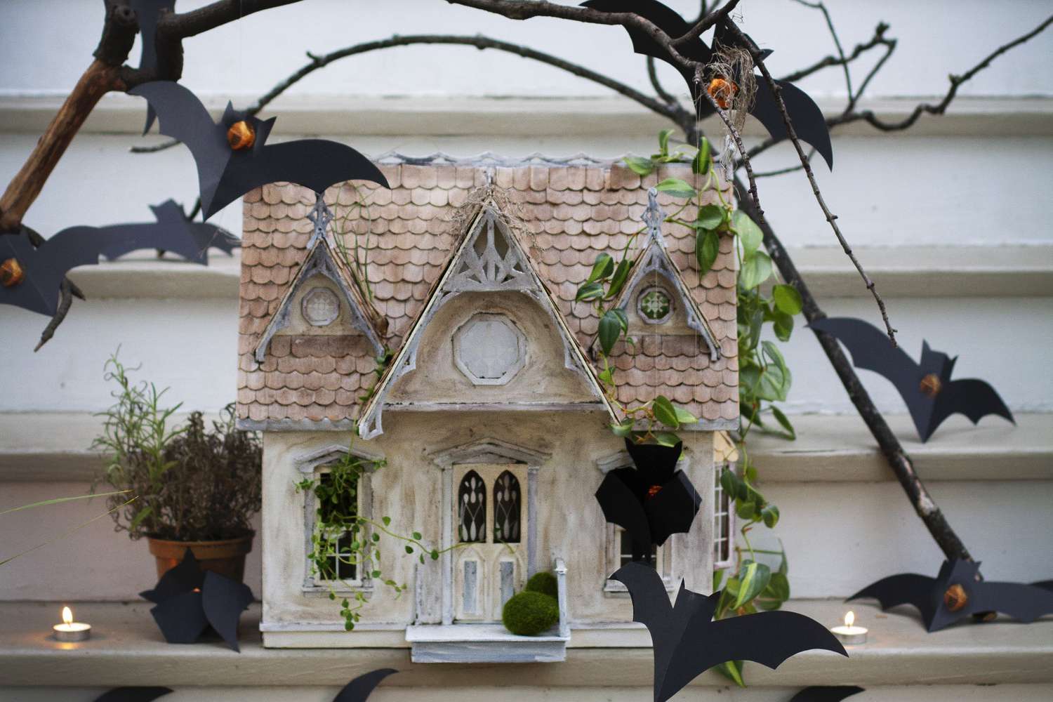 18 Halloween Porch Décor Ideas for the Spookiest Home on the Block